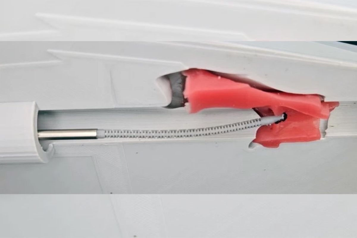 Foto colorida de minúscula bioimpressora 3D - Metrópoles