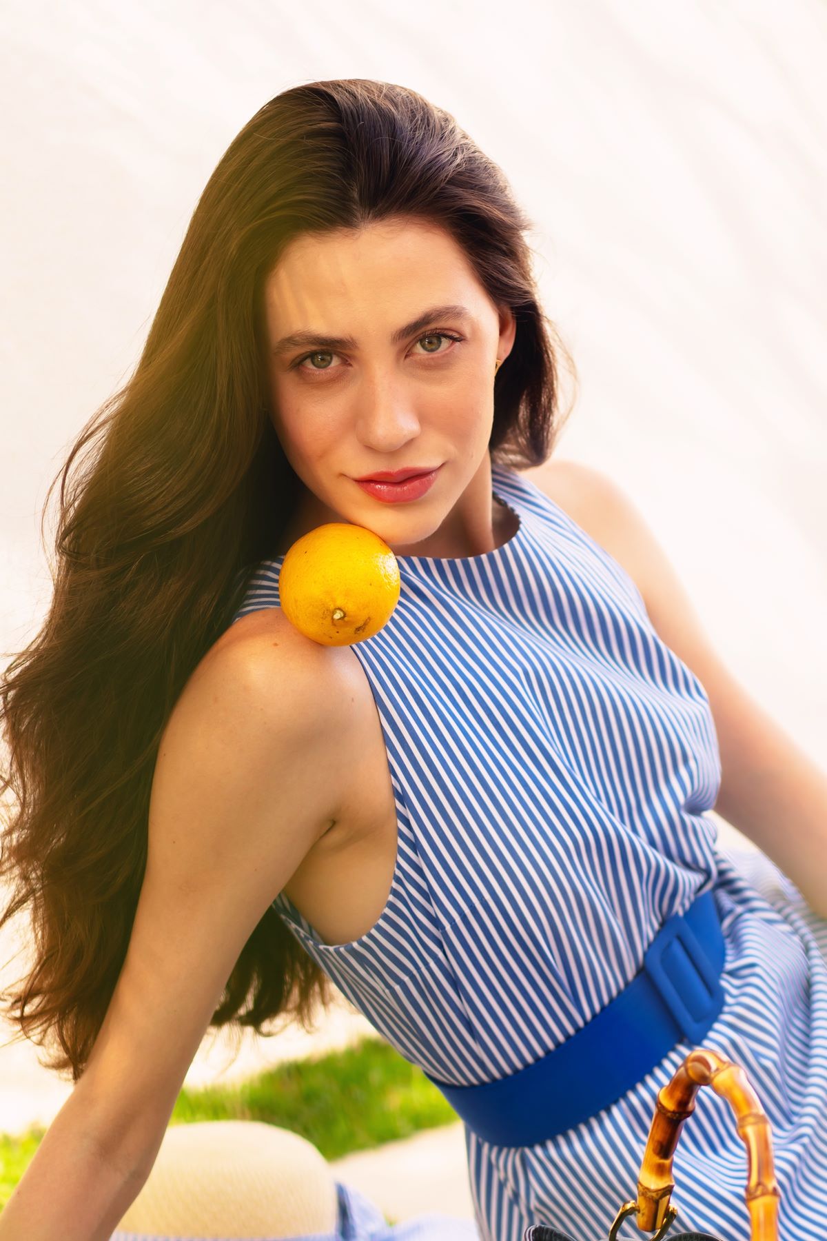 Imagem colorida de modelo posando