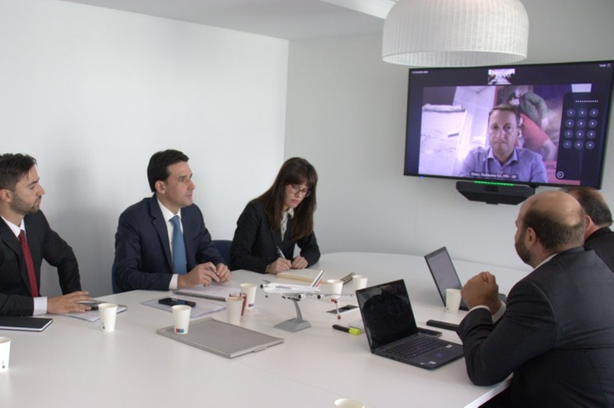 Ministro Silvio Costa Filho durante reunião com a Air France