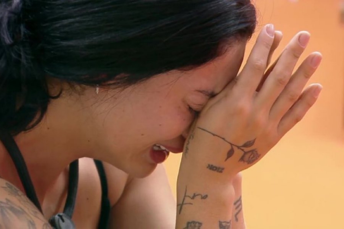 A Fazenda 17: Rayane se desespera após Martina ser expulsa
