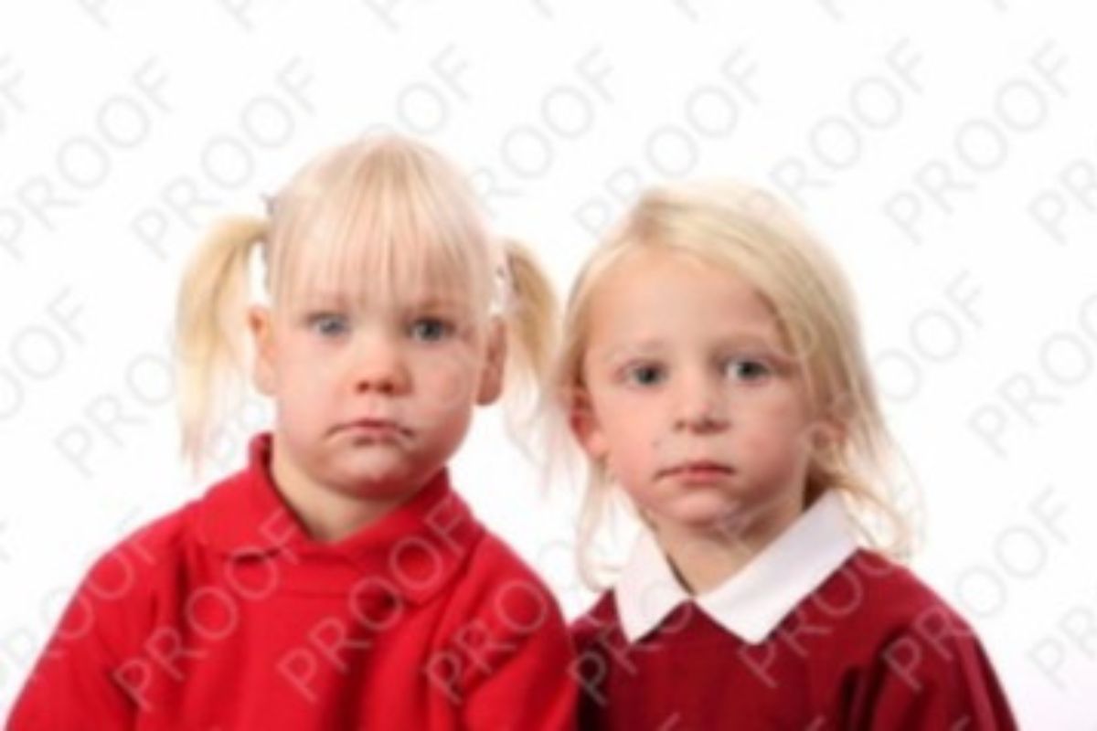 Uma das fotos do ensaio escolar dos filhos de Paige Higgins