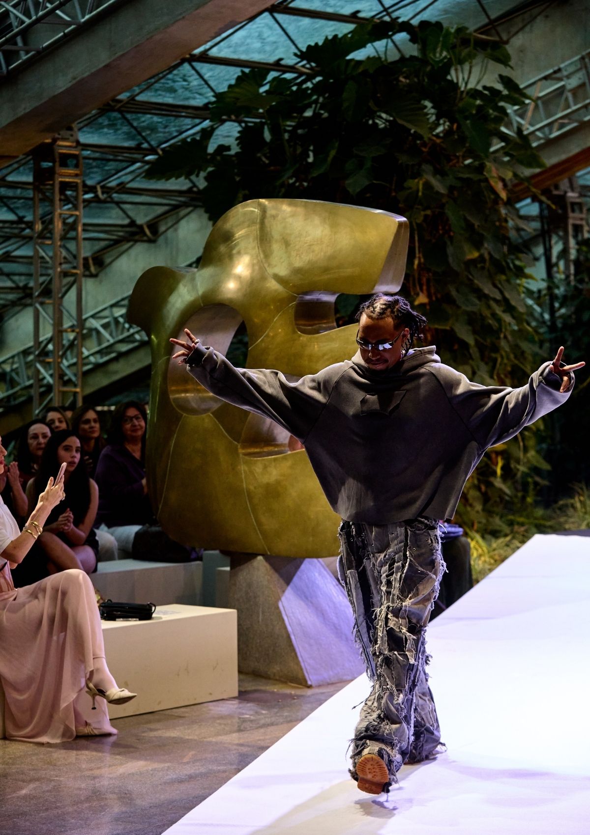 foto com cor. metrópoles catwalk - metrópoles