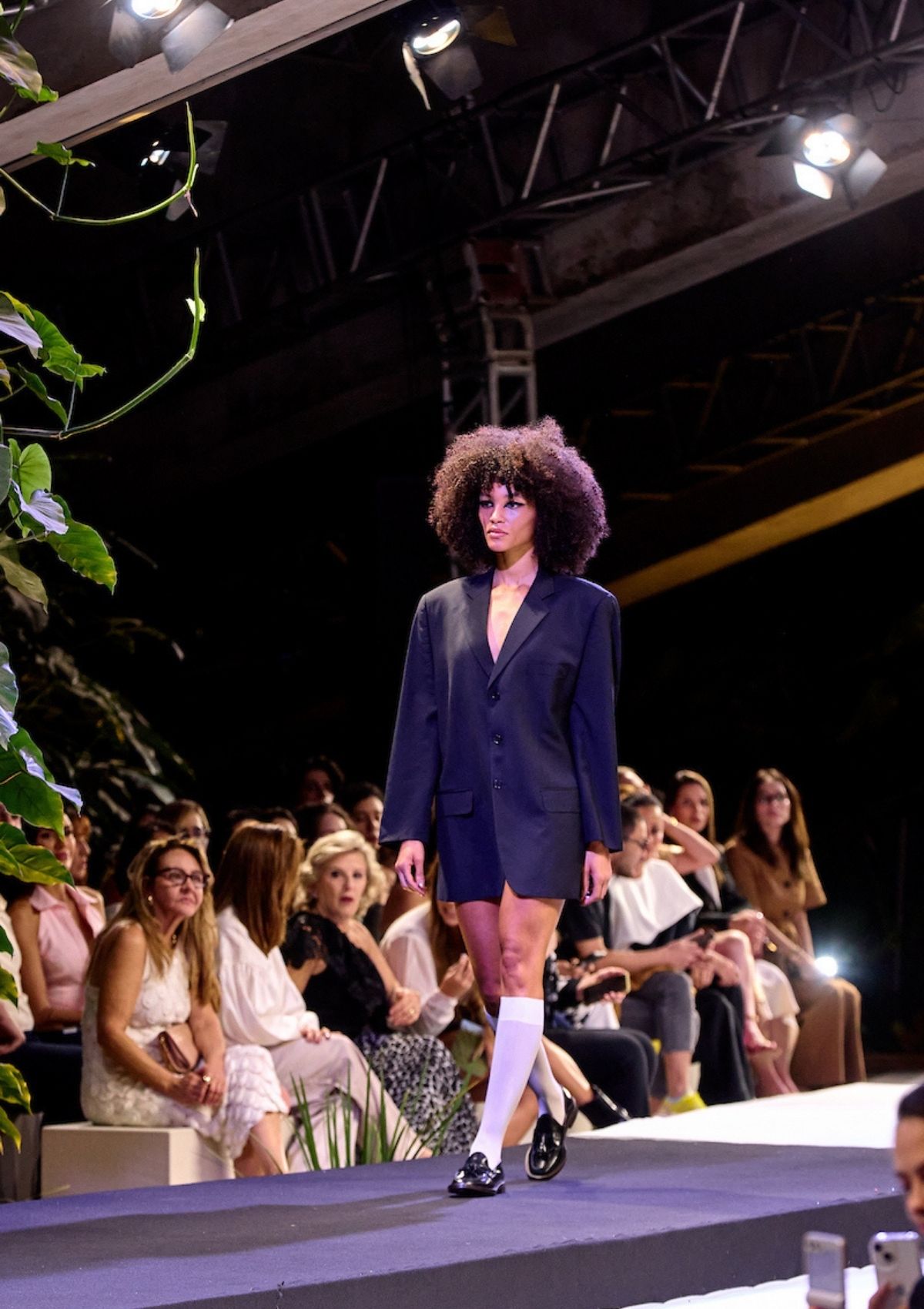 foto com cor. metrópoles catwalk - metrópoles