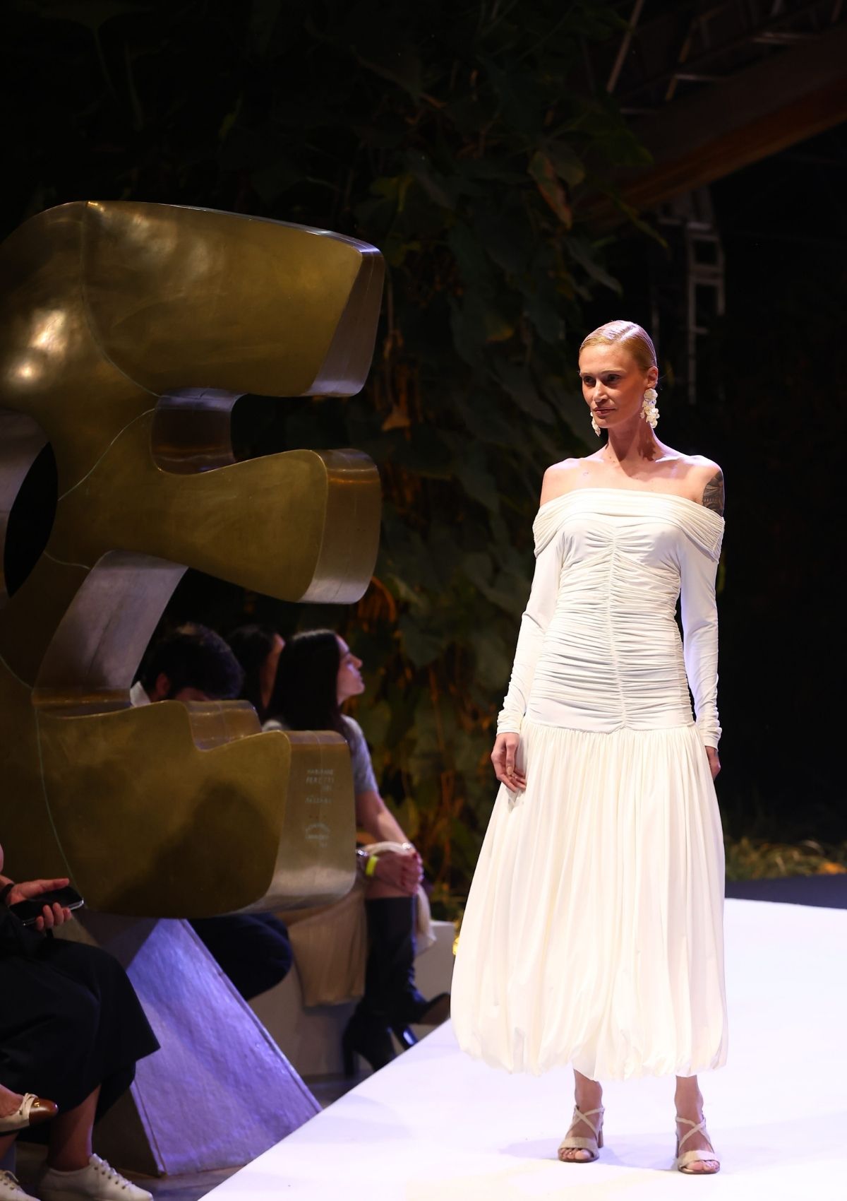 foto com cor. metrópoles catwalk - metrópoles