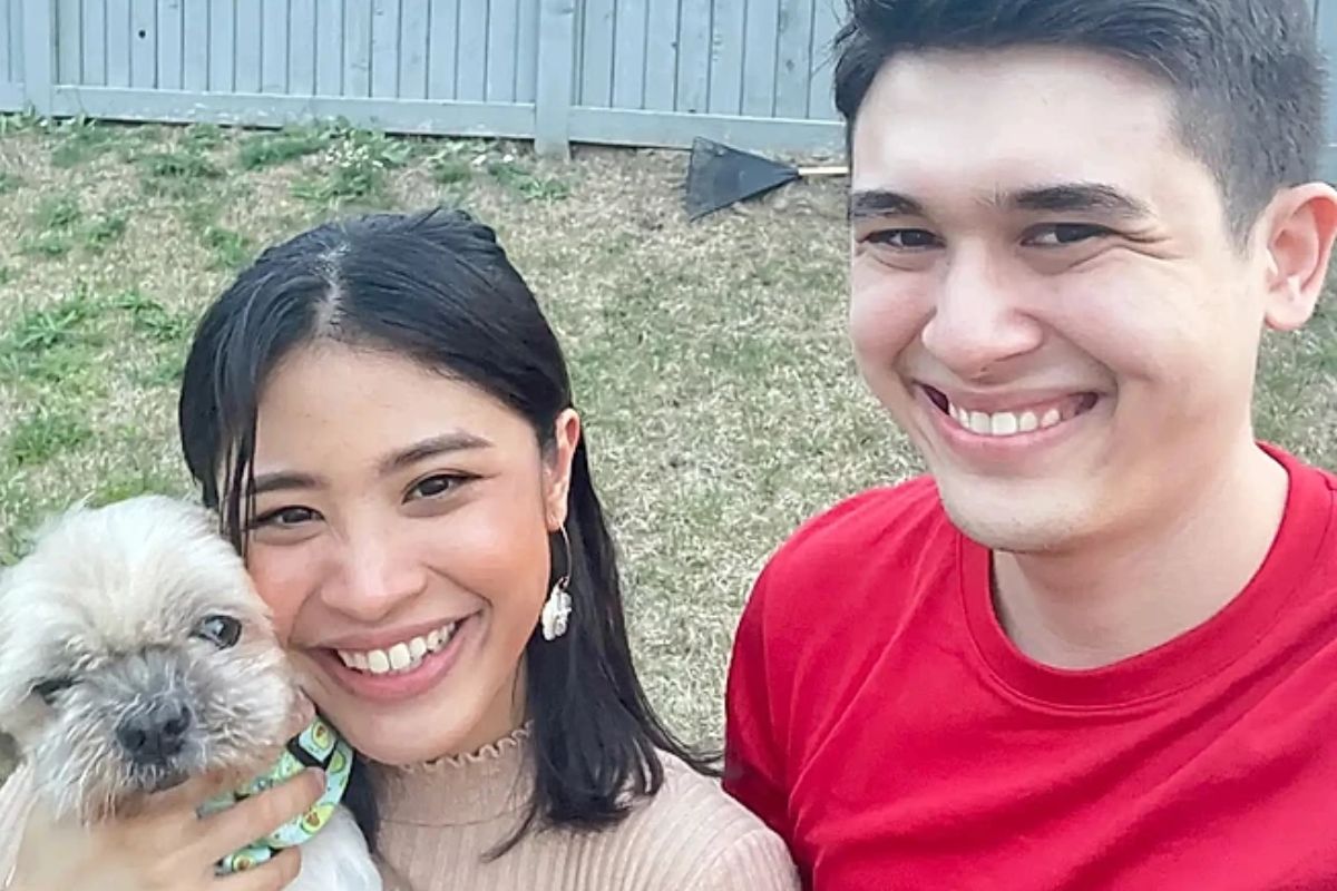 casal de tutores levam cachorro para passar o ultimo dia em parque