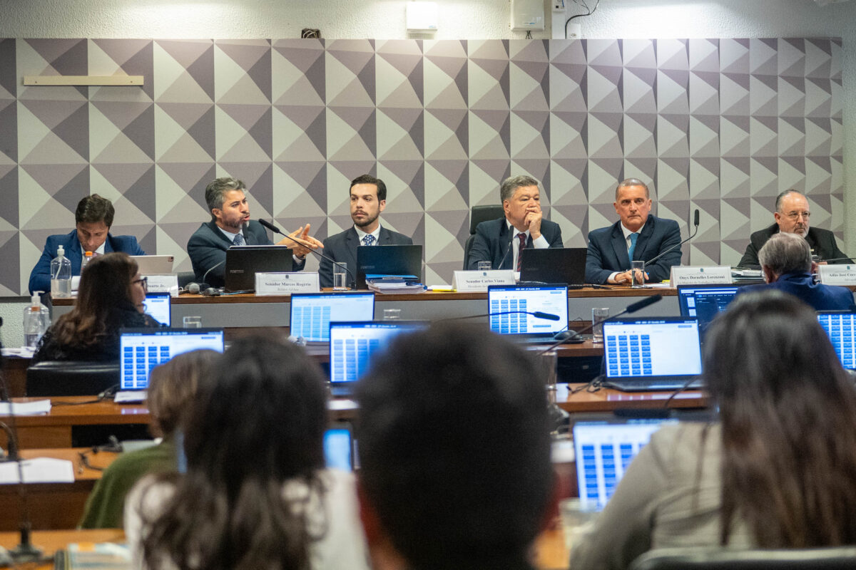 Escândalo no INSS: Dirigente de associação investigada é convocado para depor na CPMI