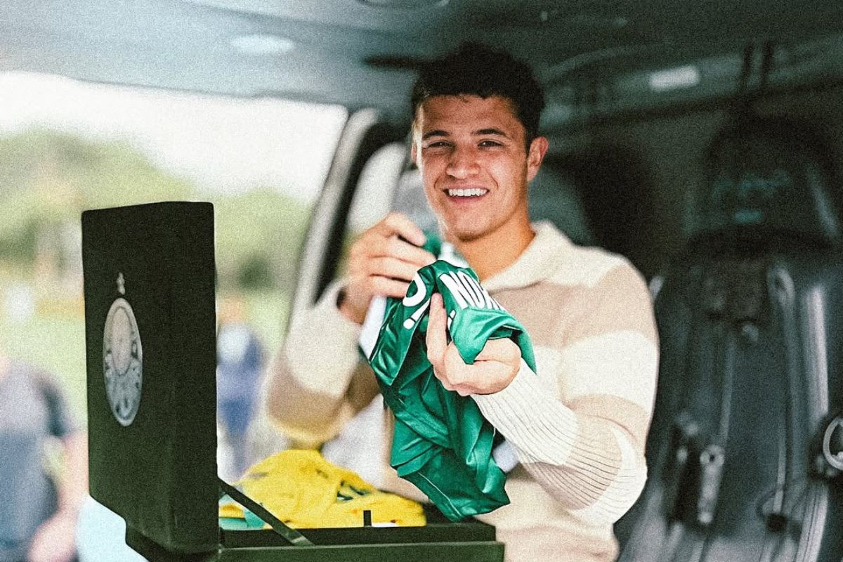 Lando Norris visita Allianz Parque antes do clássico paulista