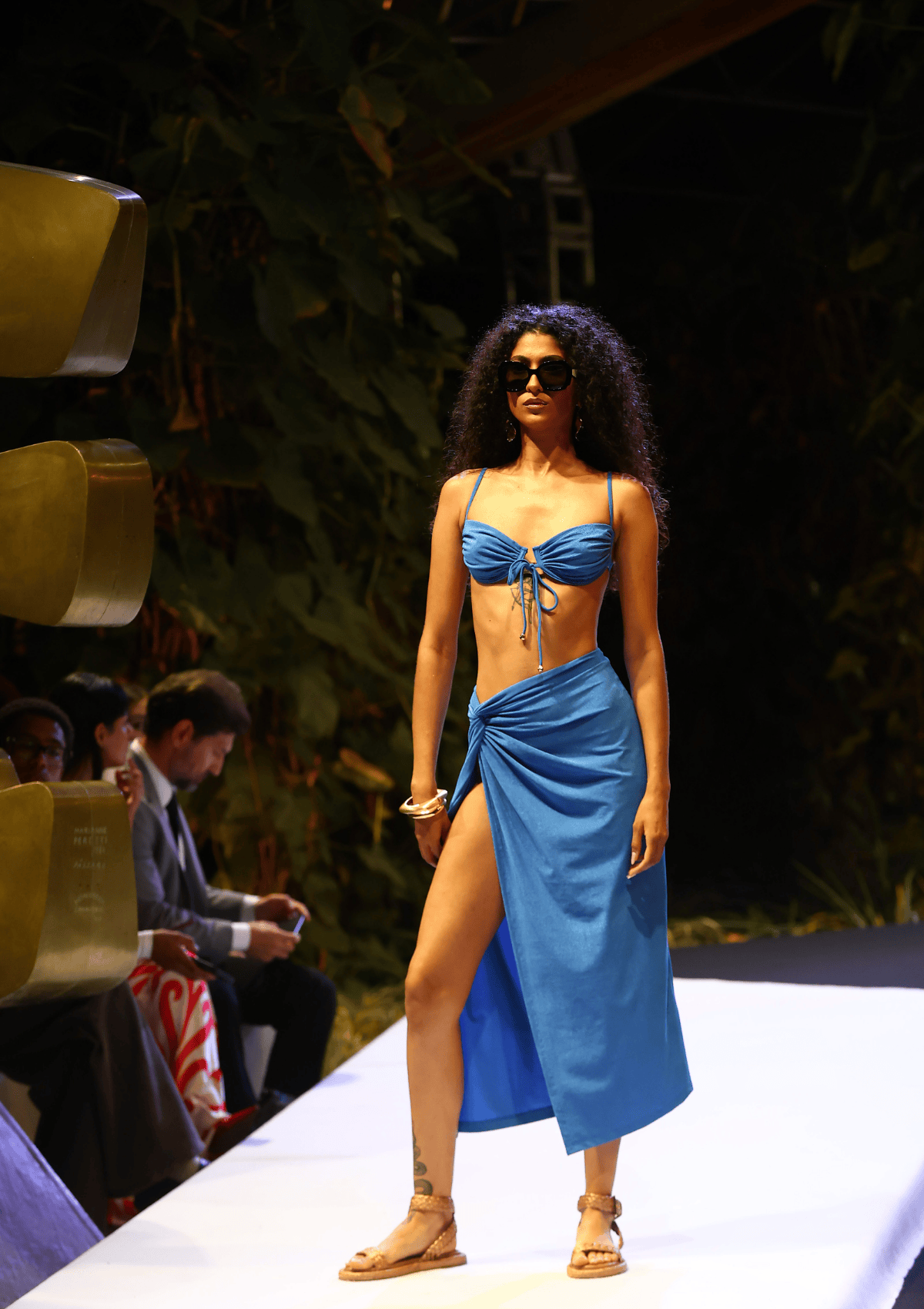 foto com cor. desfile metrópoles catwalk - metrópoles