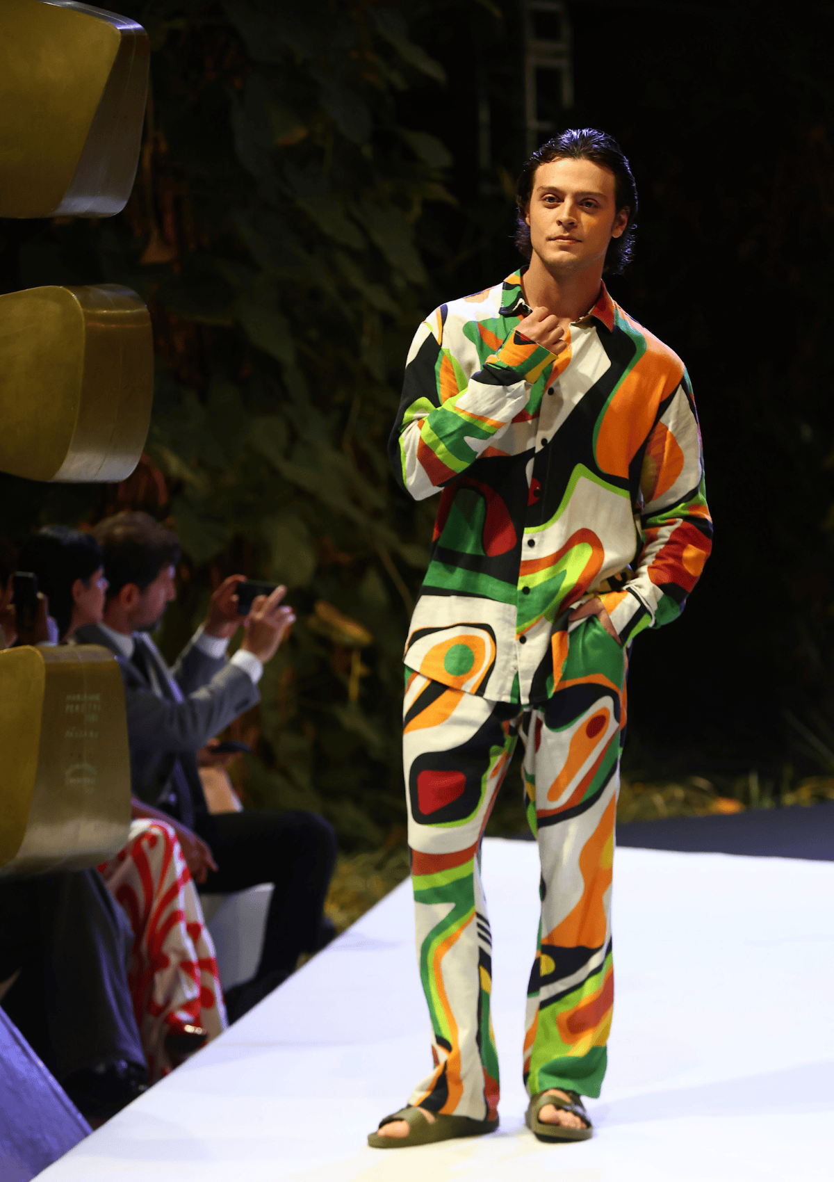 foto com cor. desfile metrópoles catwalk - metrópoles