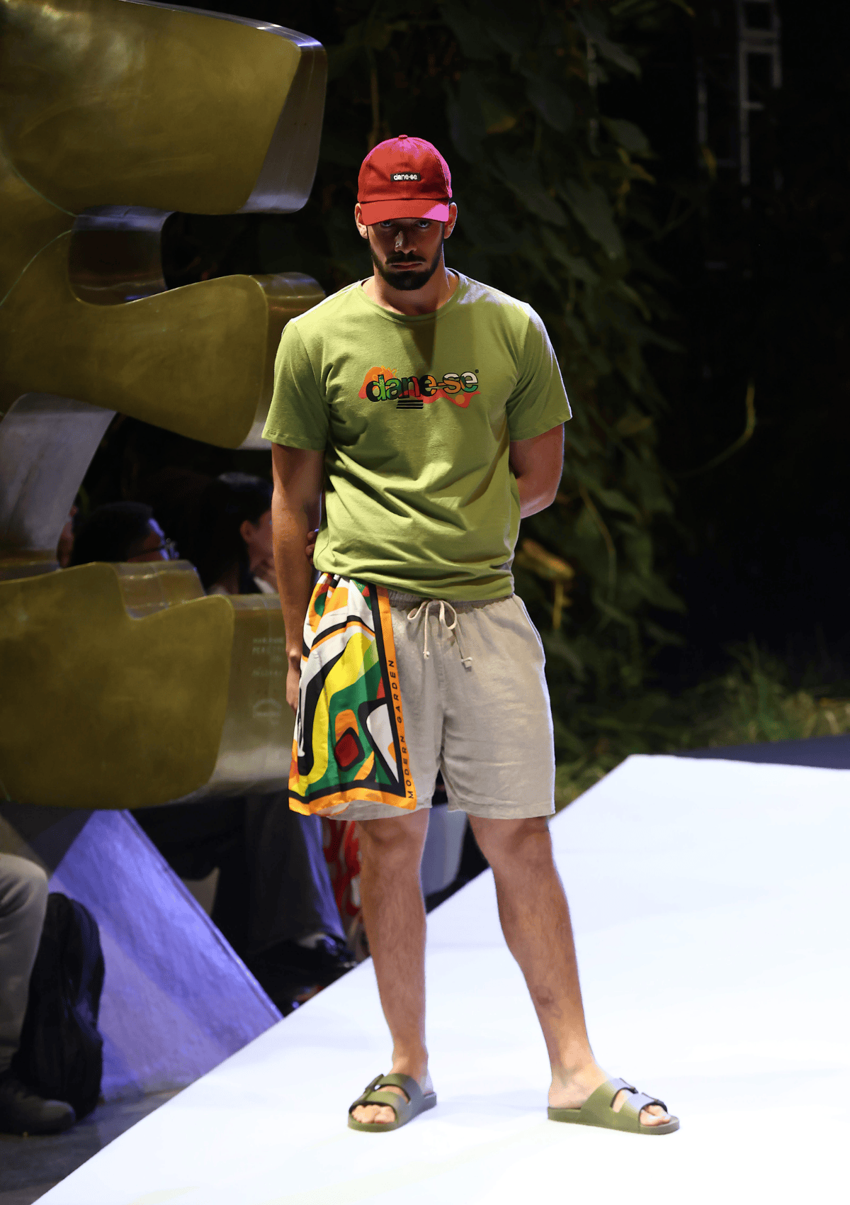 foto com cor. desfile metrópoles catwalk - metrópoles