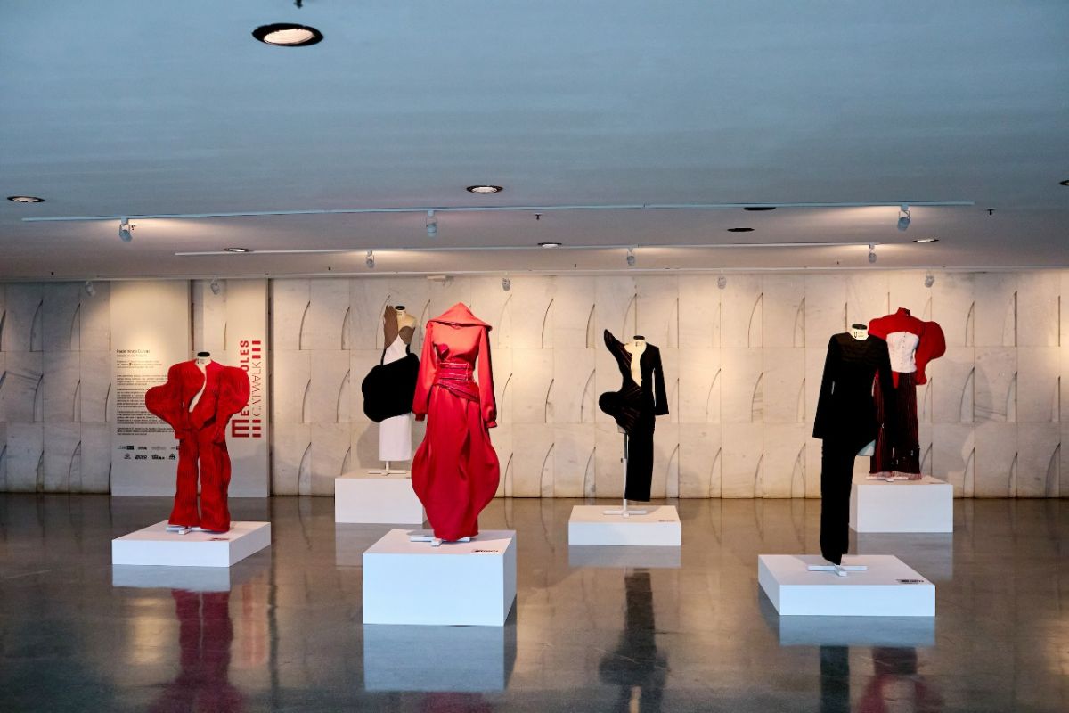 Exposição Redefinindo Curvas, no Metrópoles Catwalk - Metrópoles