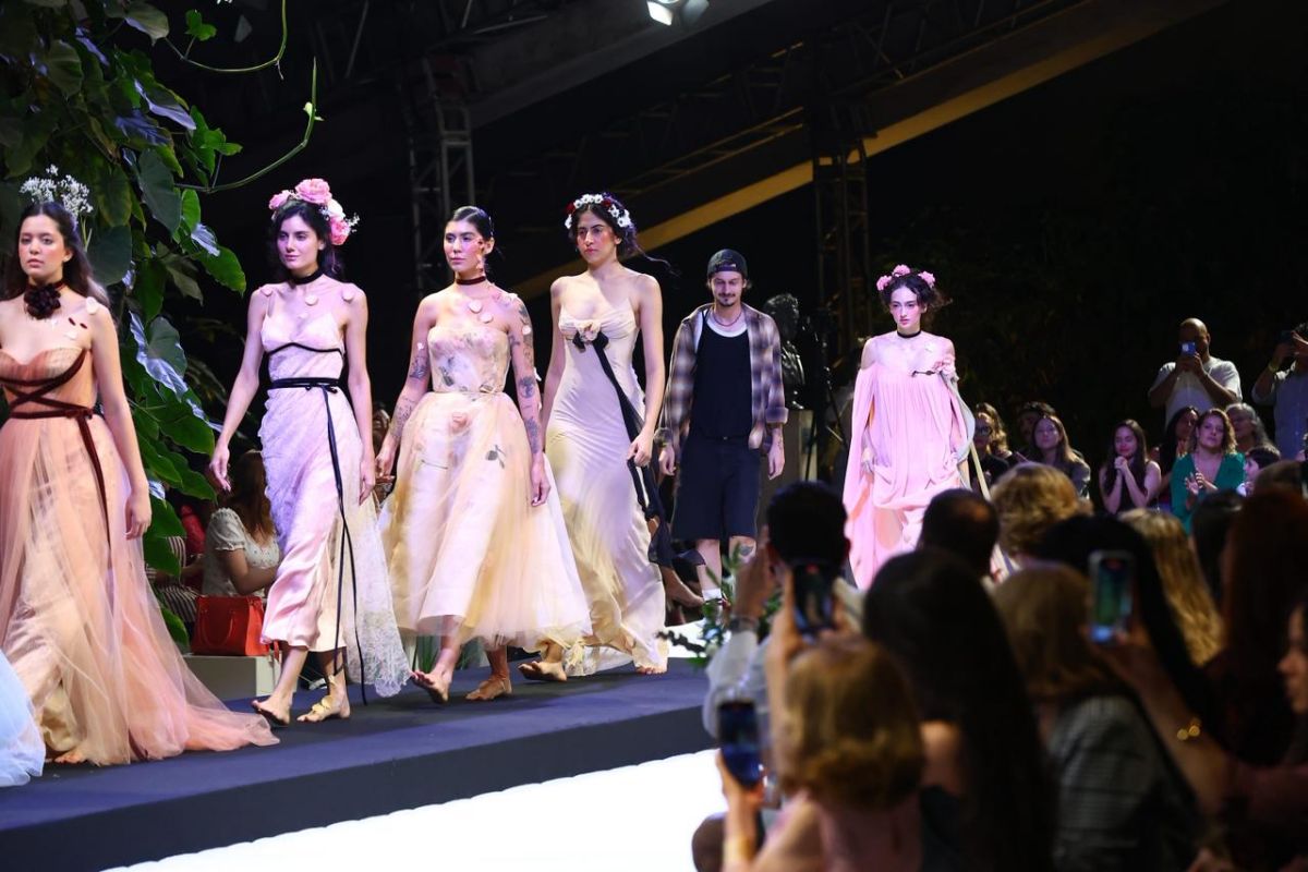 Desfile de Bernardo Rostand no Metrópoles Catwalk - Metrópoles