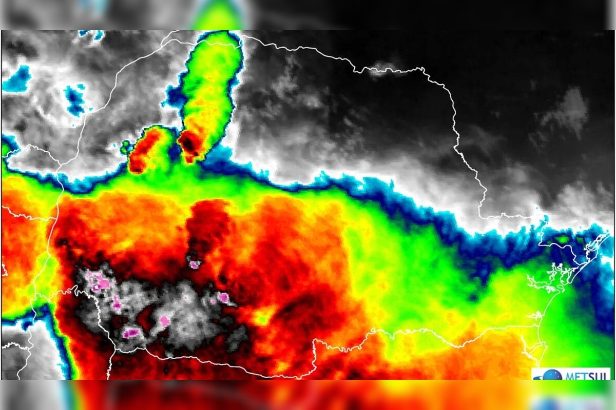 Imagens de satélite mostram tornado que devastou cidade no Paraná