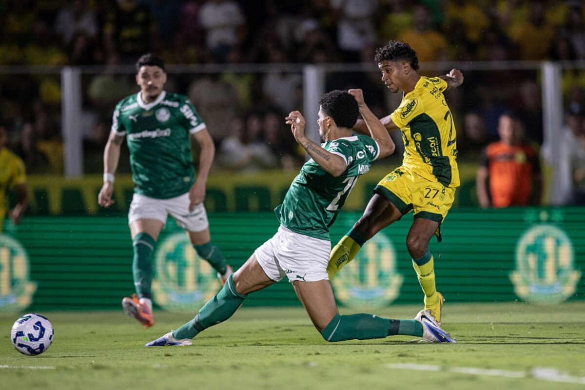 Festa do centenário: Mirassol bate Palmeiras e embola luta pelo título