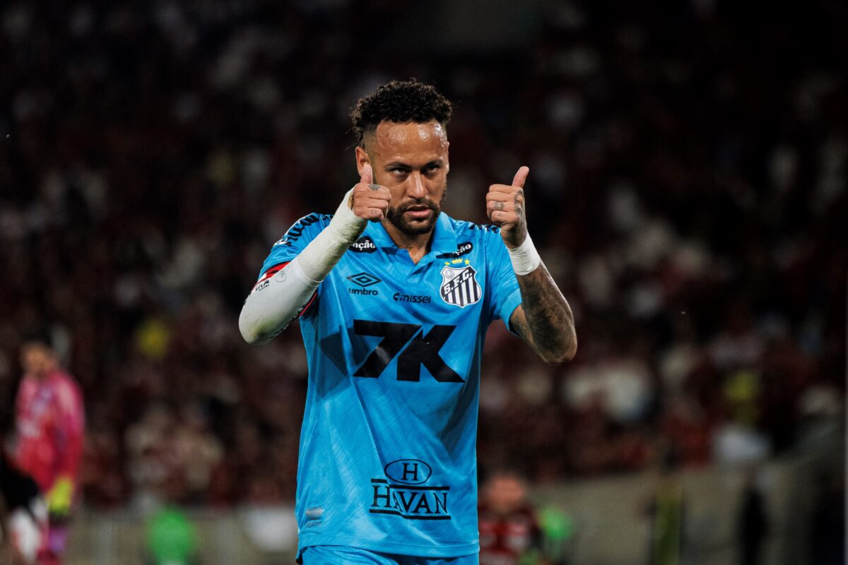 Neymar nega pedido de desculpas a Vojvoda e critica publicação; veja