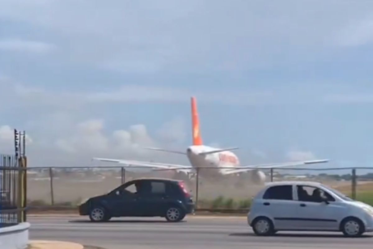 Avião de Maduro derruba cerca em aeroporto da Venezuela