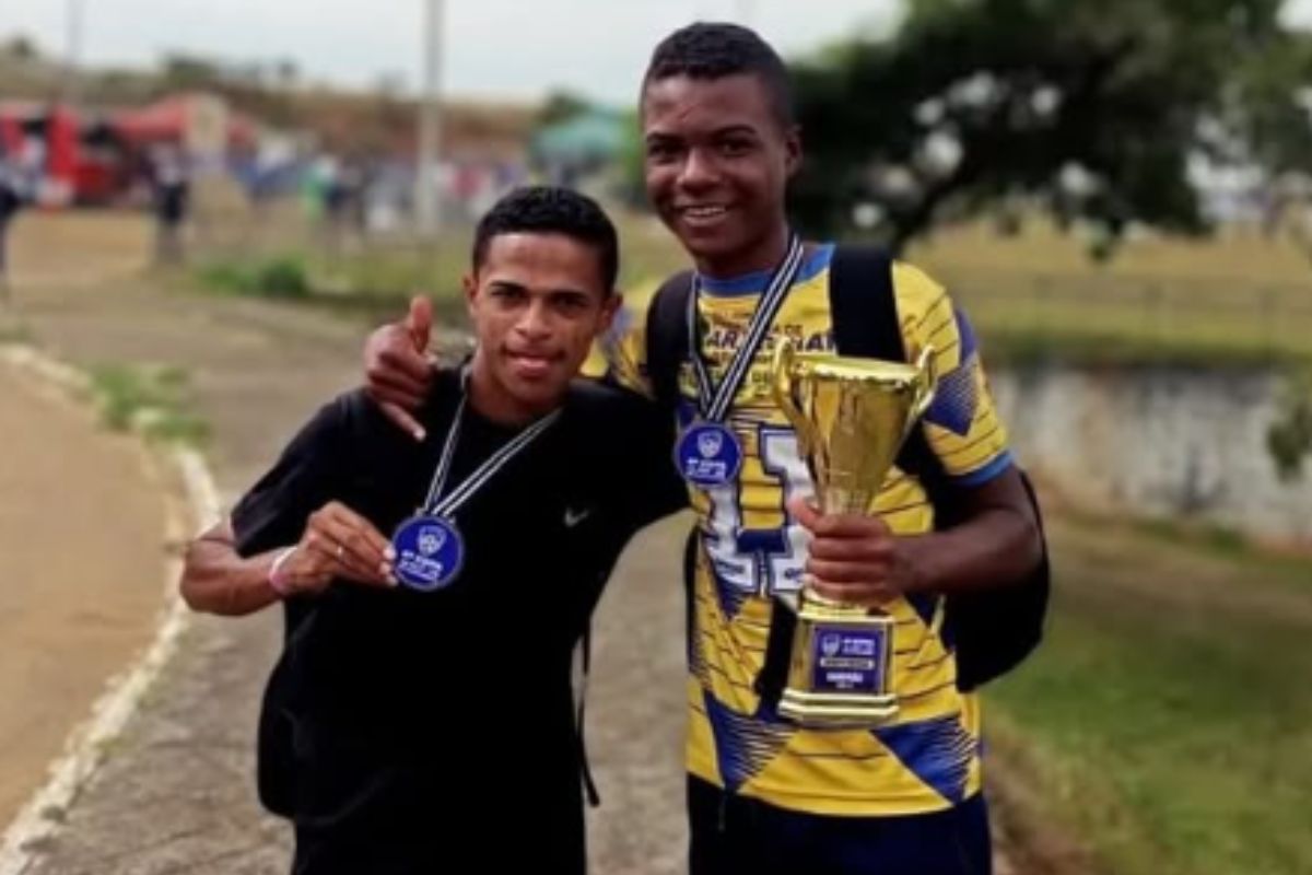 Jogador de futebol morre aos 18 anos por suposto tiro acidental