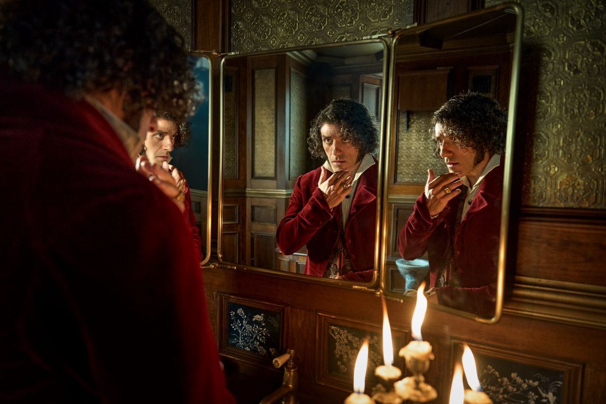 foto com cor. mia goth em frankenstein - metrópoles