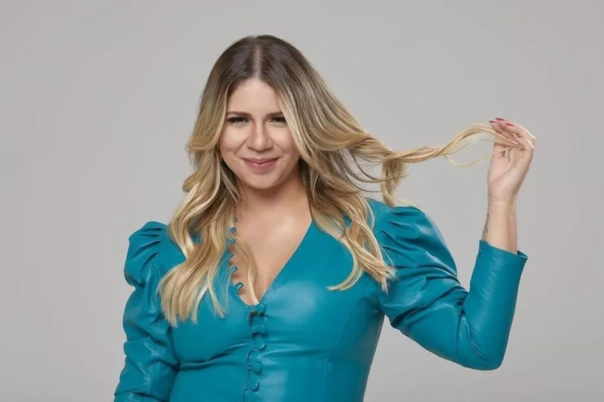 Imagem no Street View mostra jovem que seria Marília Mendonça. Veja