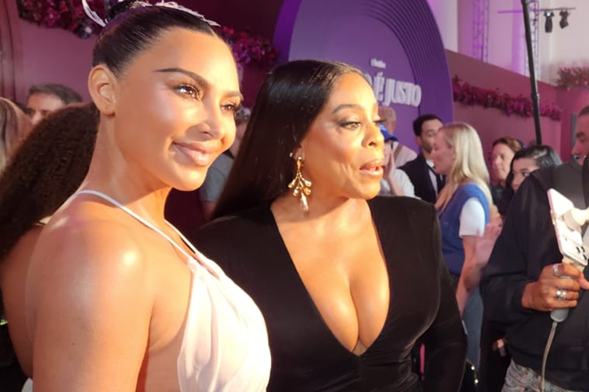 Kim Kardashian revela inspiração para personagem na série Tudo é Justo