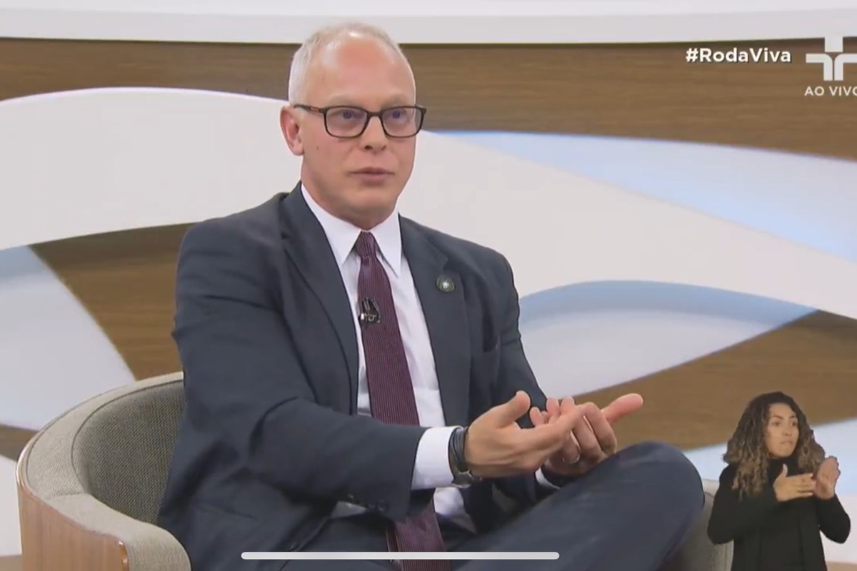 Secretário esclarece por que corpos não foram retirados de mata no RJ