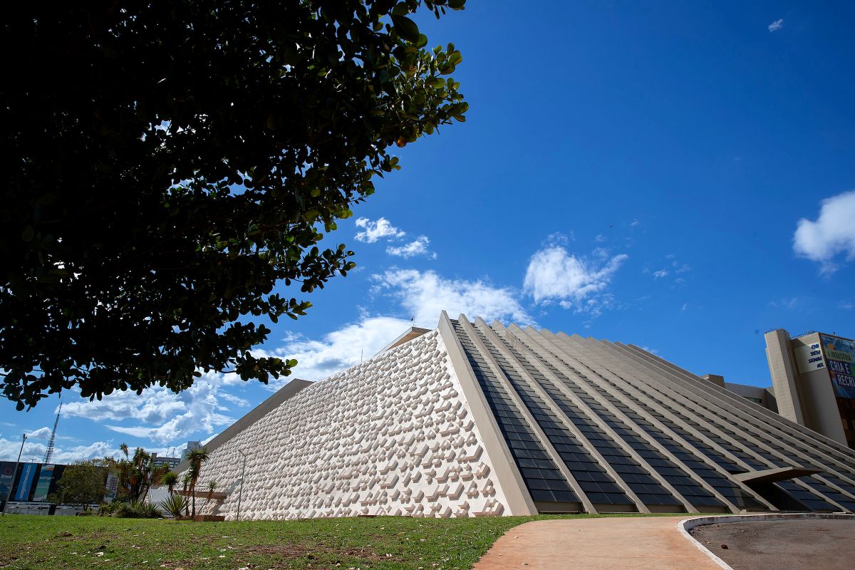 Claudio Santoro National Theater, Metropole Catwalk Address - Metropole