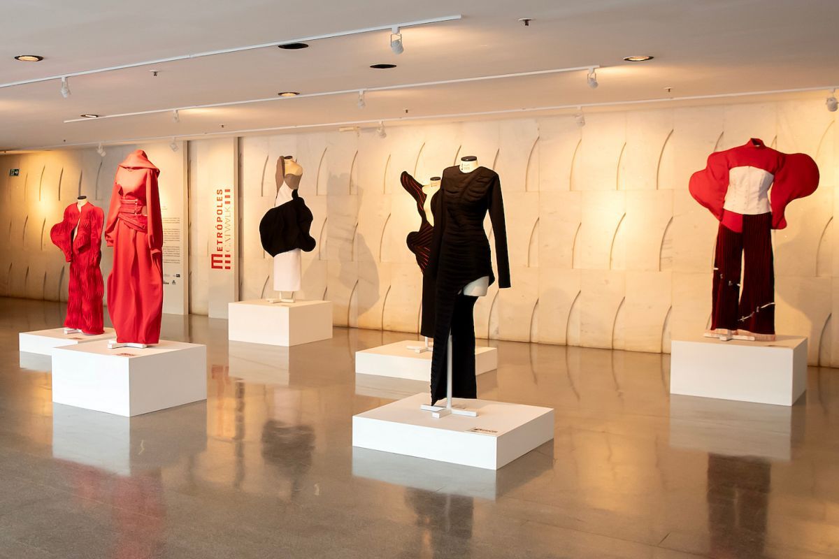 Exhibition on the Metropole catwalk - Metropole