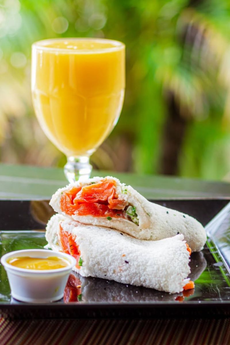 Color photo of tapioca and juice - Metropol