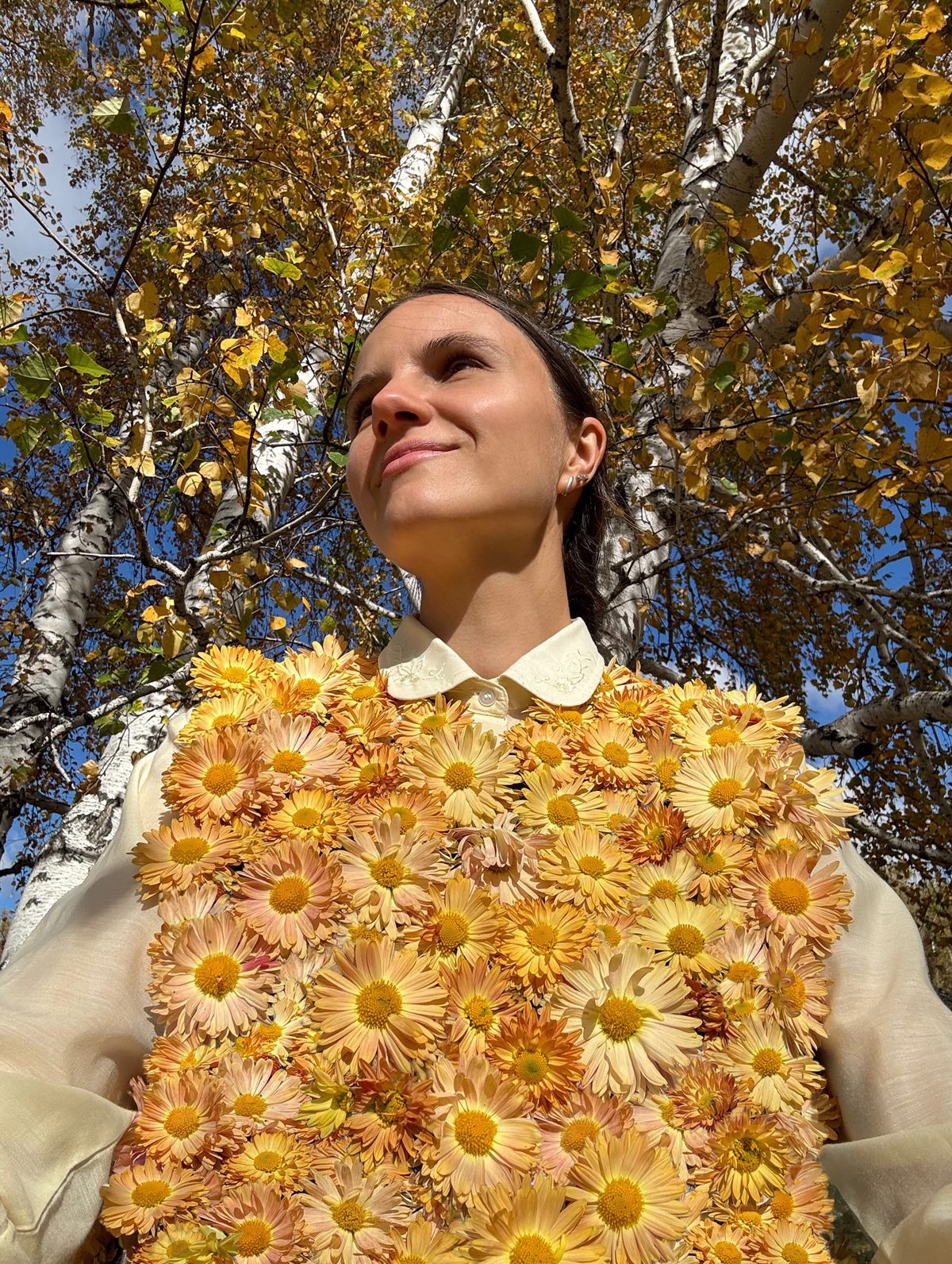 Artista russa cria roupas com elementos da natureza e viraliza Katerina Shukshina - metrópoles