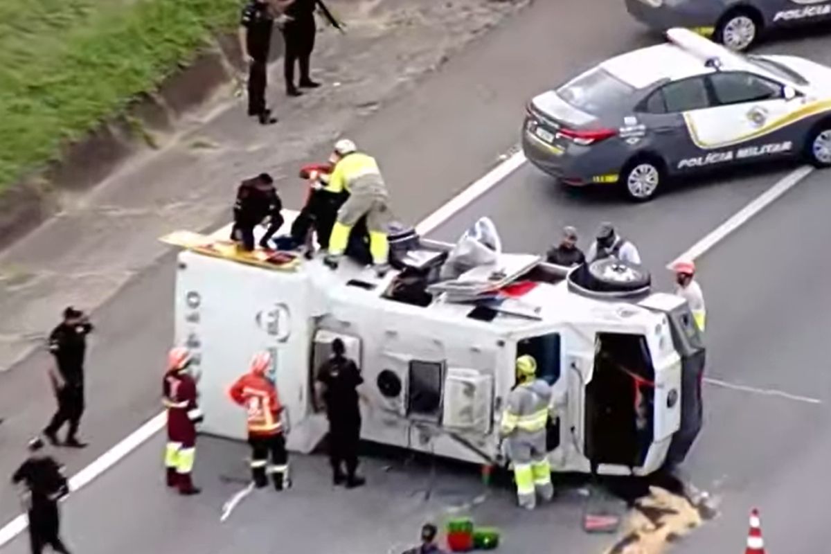 URGENTE: Carro Forte Tomba na Castello Branco e Causa Caos! Veja o Que Aconteceu!