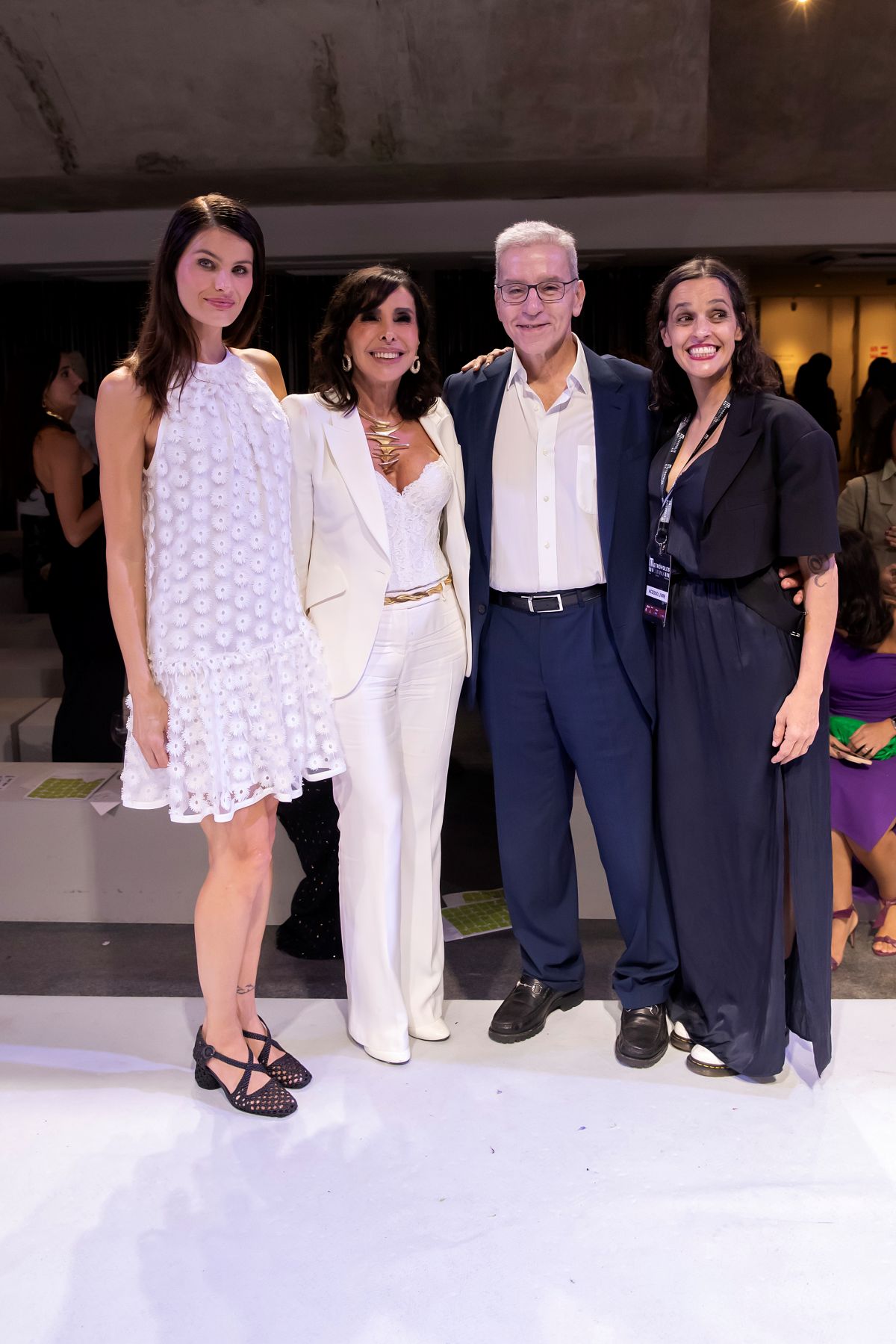 Isabeli Fontana, Cleucy Estevão, Luiz Estevão e Ilca Maria Estevão, no Metrópoles Catwalk - Metrópoles