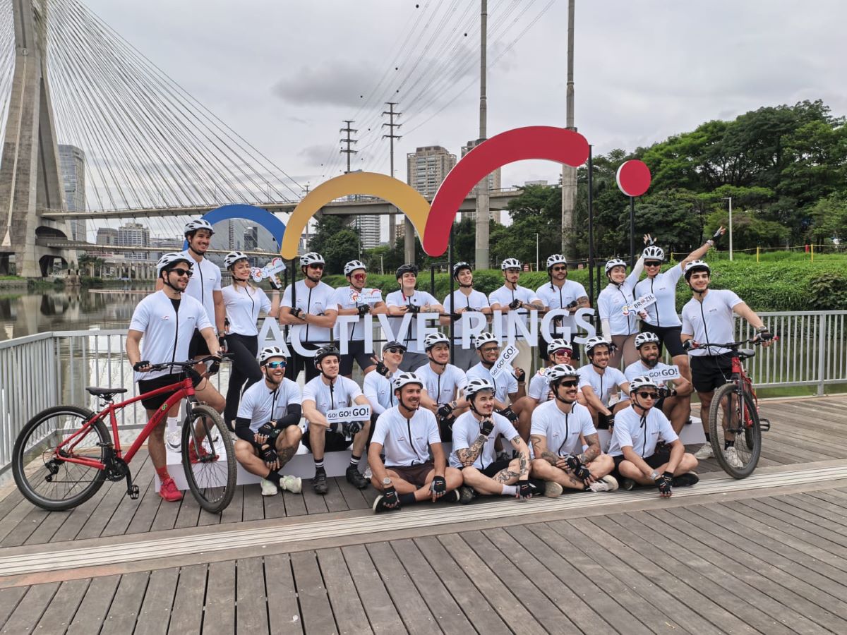 Ciclistas se reúnem em evento global da Huawei, em São Paulo