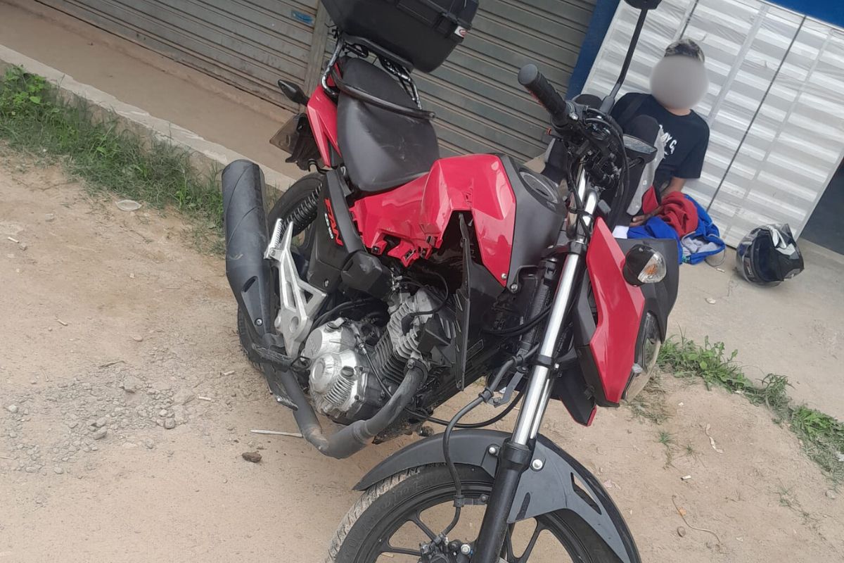 Suspeitos de receptação em fuga batem em viatura da GCM e um é preso