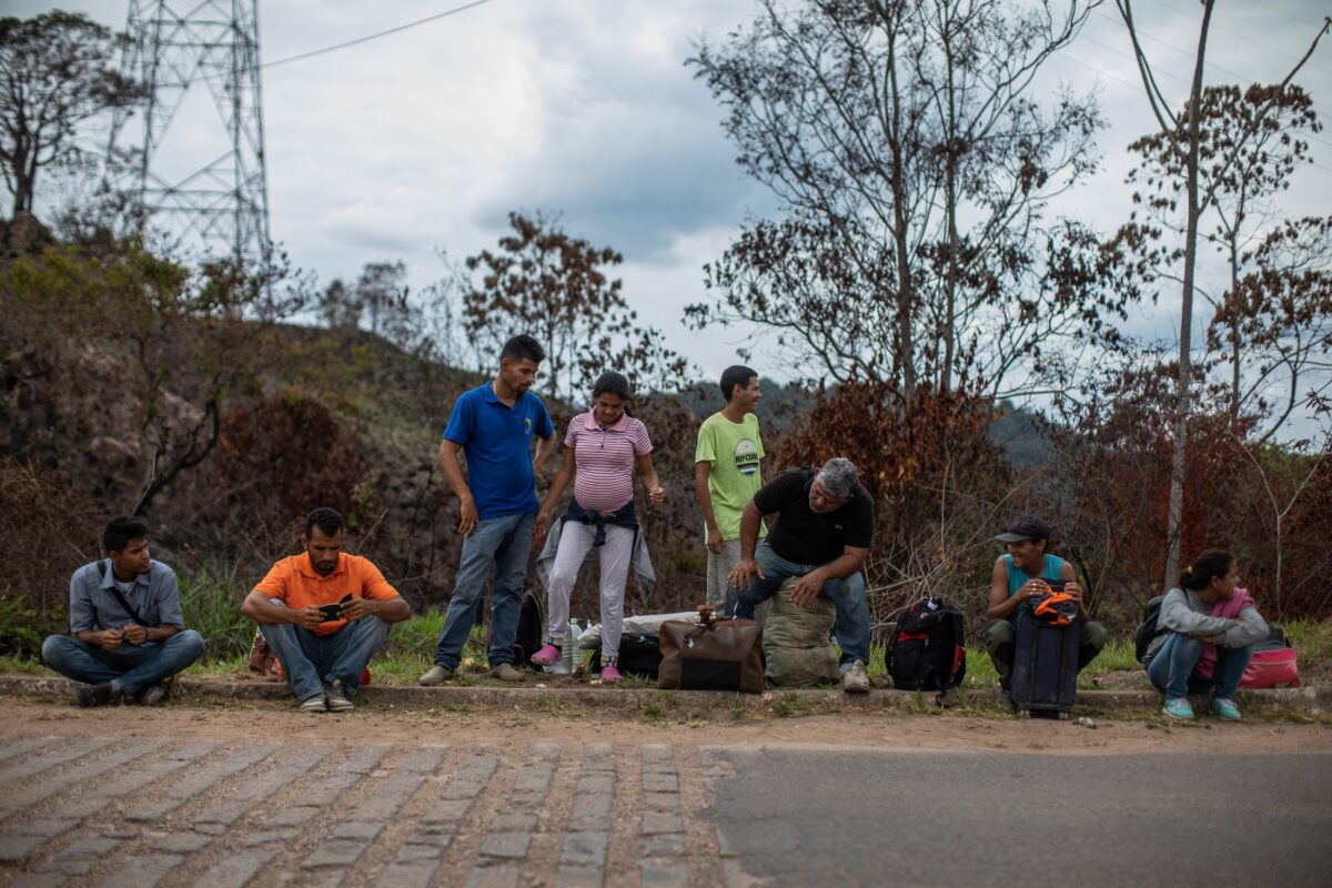 Entrada de venezuelanos no Brasil cresce com crise no Caribe