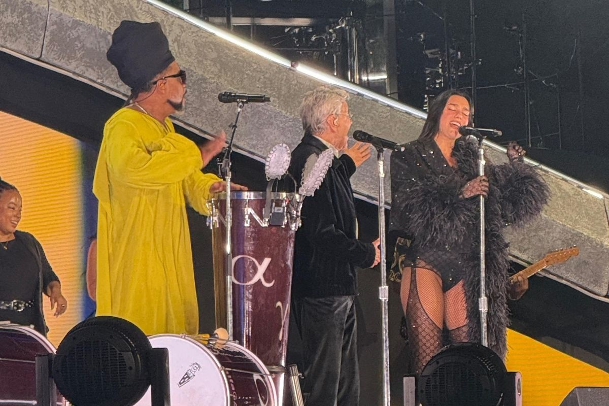 Dua Lipa canta com Caetano Veloso e Carlinhos Brown em SP. Veja