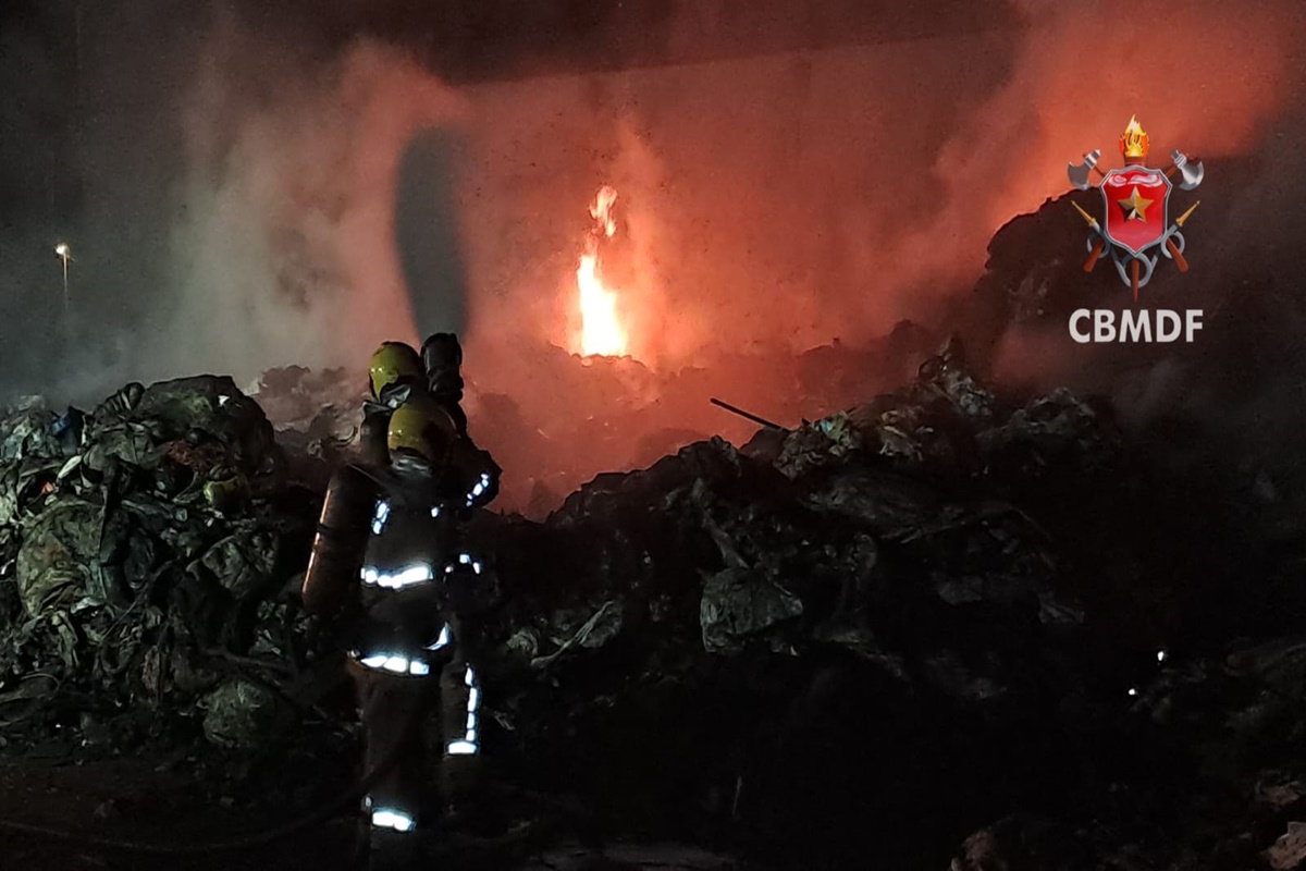 Incêndio em depósito de Ceilândia levou 8 horas para ser controlado