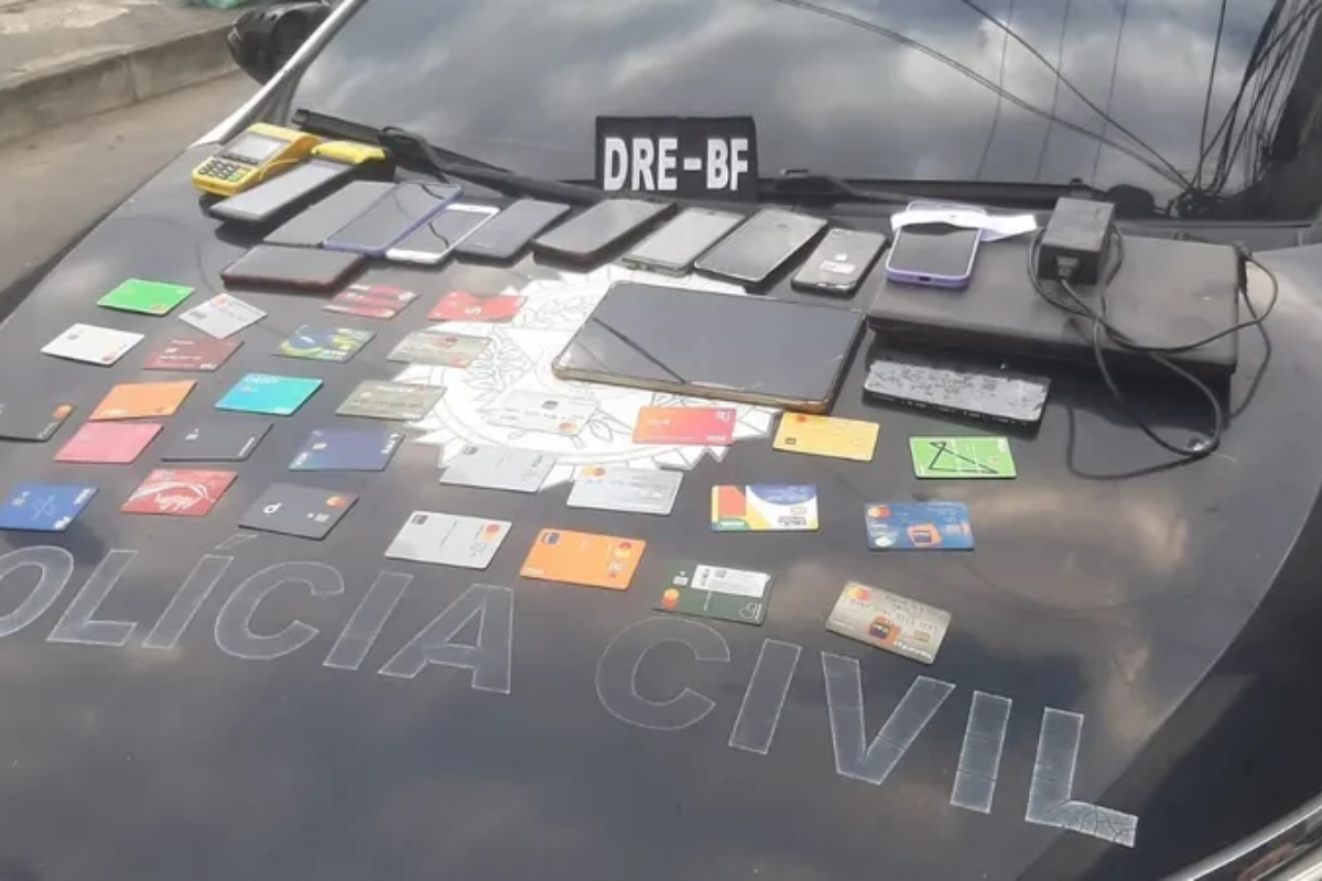 PCRJ desmonta rede de roubo e desbloqueio de celulares em 11 estados