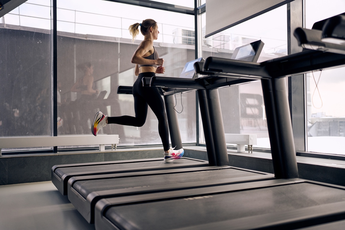 Esteira vs. Rua: Qual a Melhor Opção para Sua Corrida? Descubra!