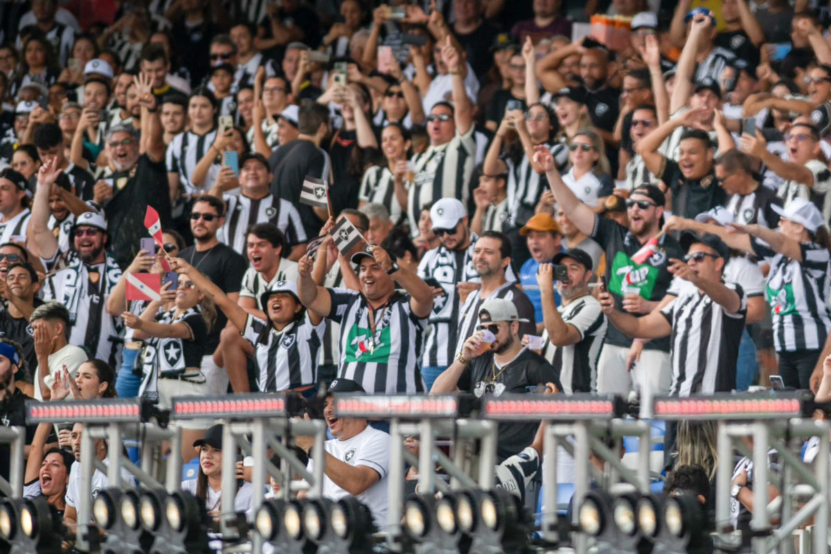 Torcida chega para o jogo entre Botafogo e Flamengo pela Supercopa Rei no Estádio Mangueirão - Metrópoles Sports